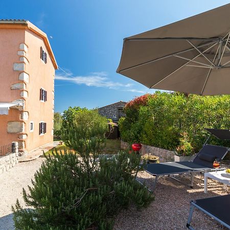 Apartments Lina Vrh  Екстер'єр фото