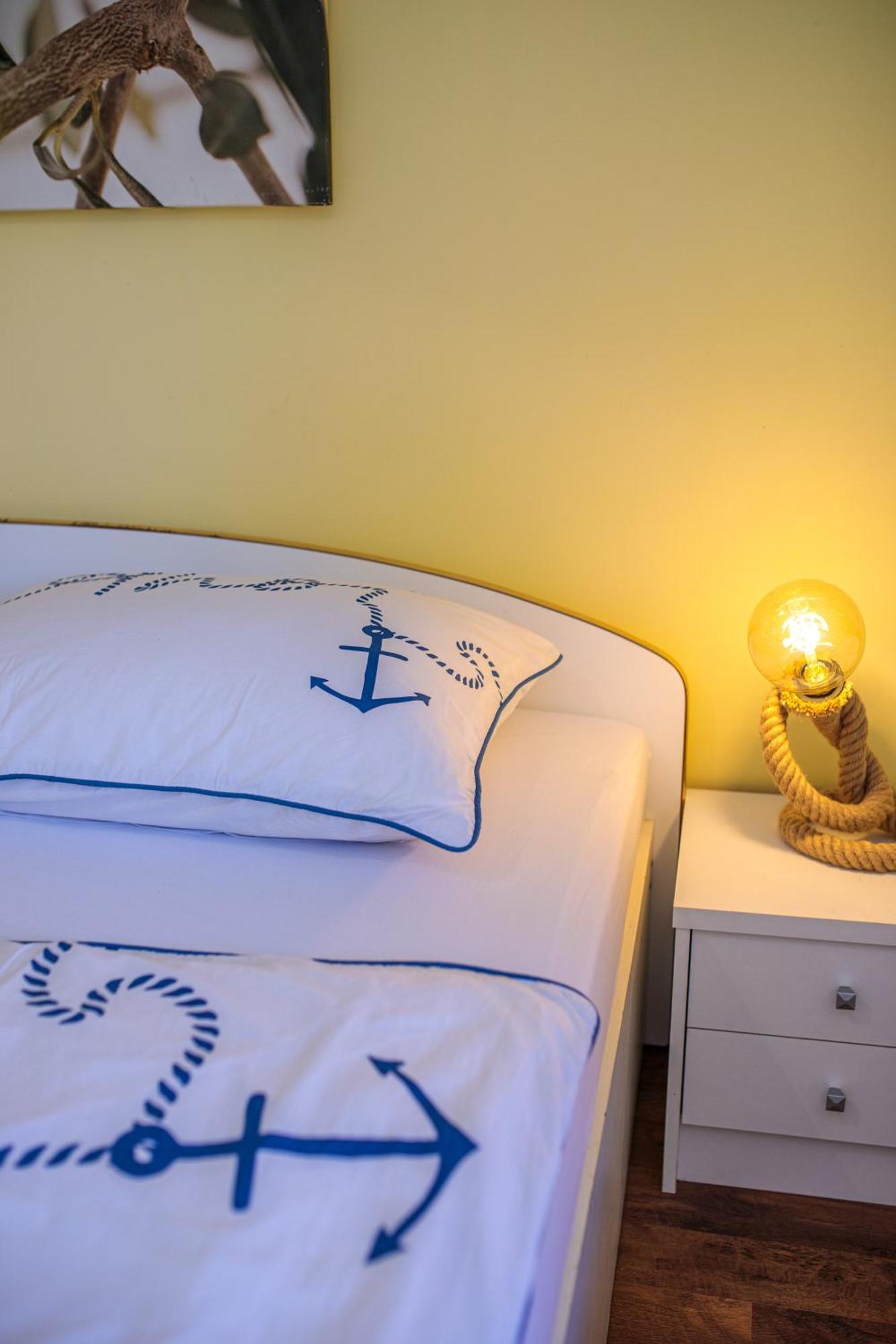 Apartments Lina Vrh  Екстер'єр фото