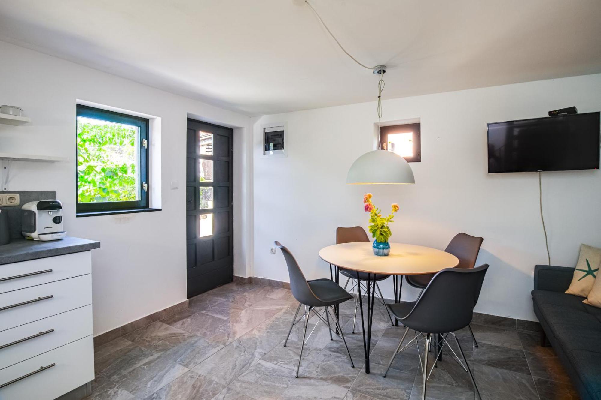 Apartments Lina Vrh  Екстер'єр фото