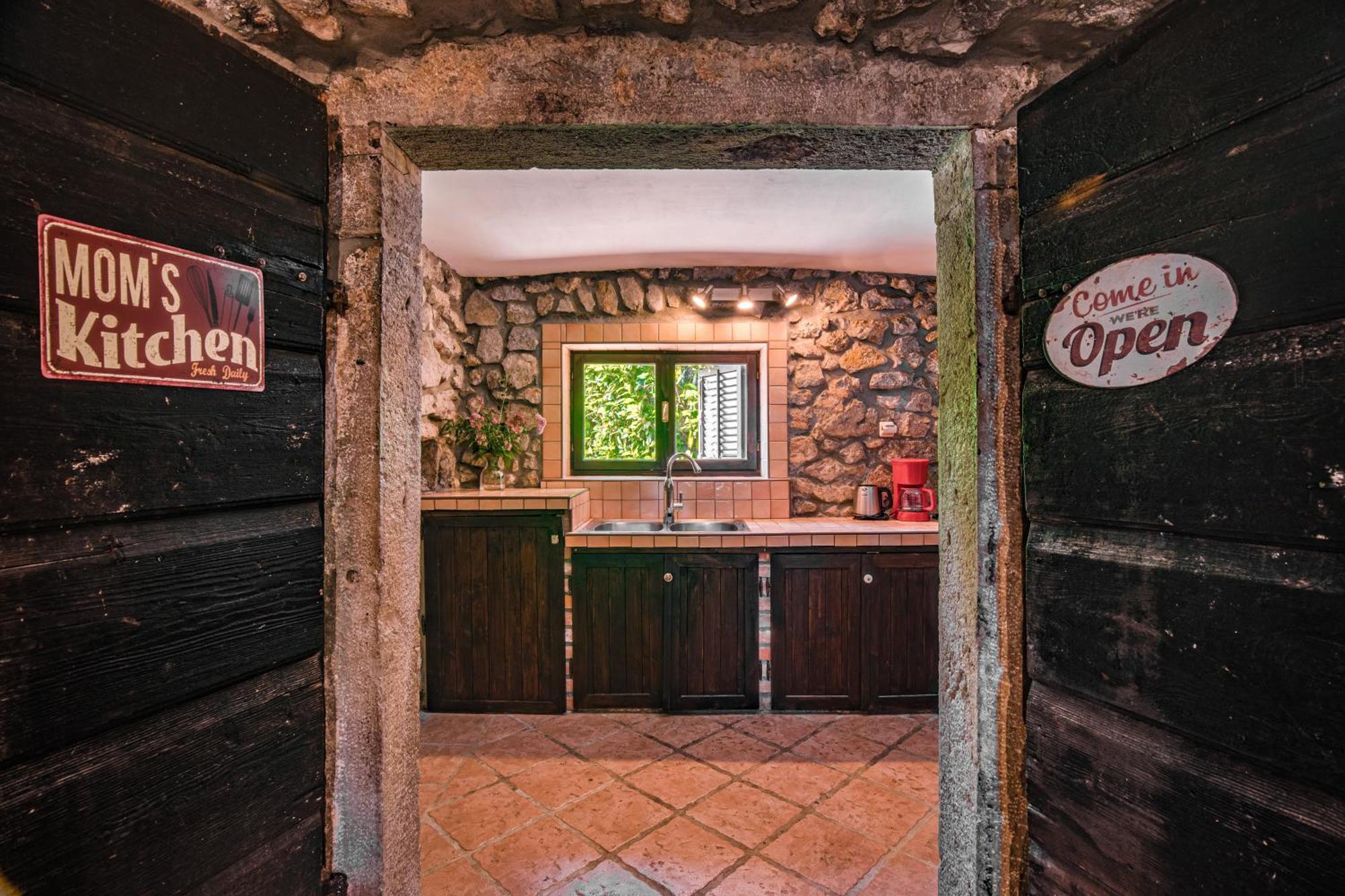 Apartments Lina Vrh  Екстер'єр фото
