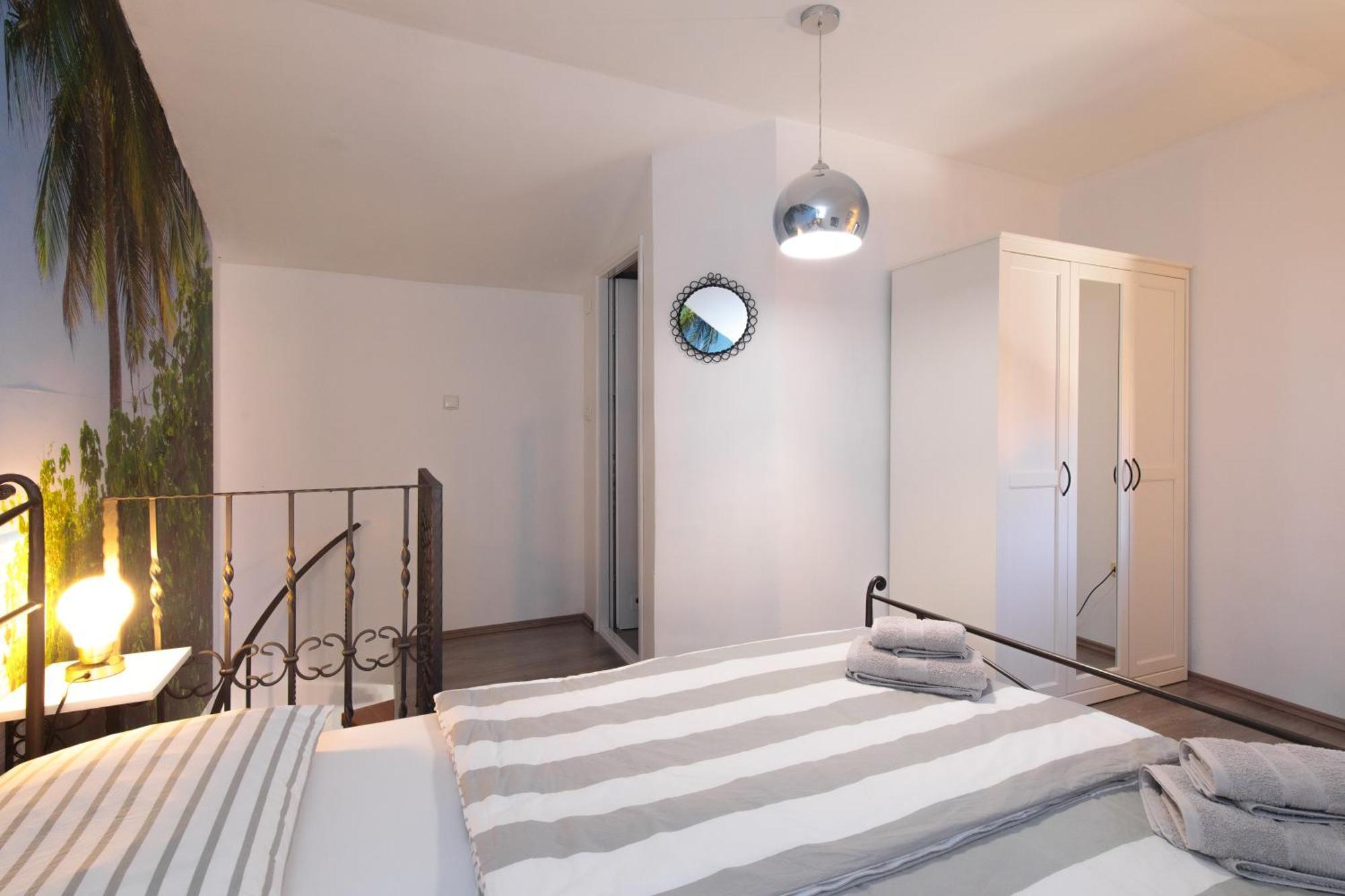 Apartments Lina Vrh  Екстер'єр фото