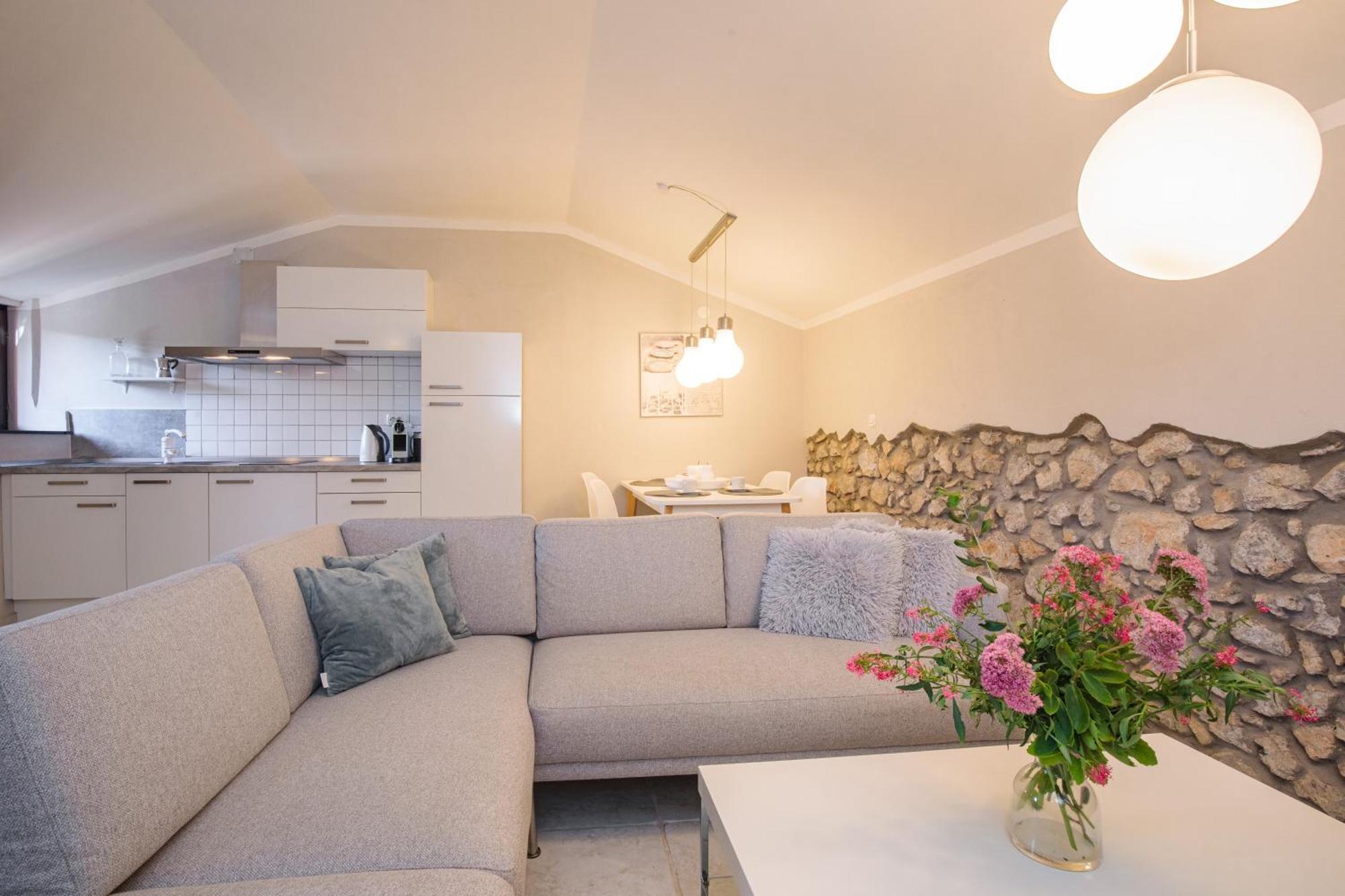 Apartments Lina Vrh  Екстер'єр фото