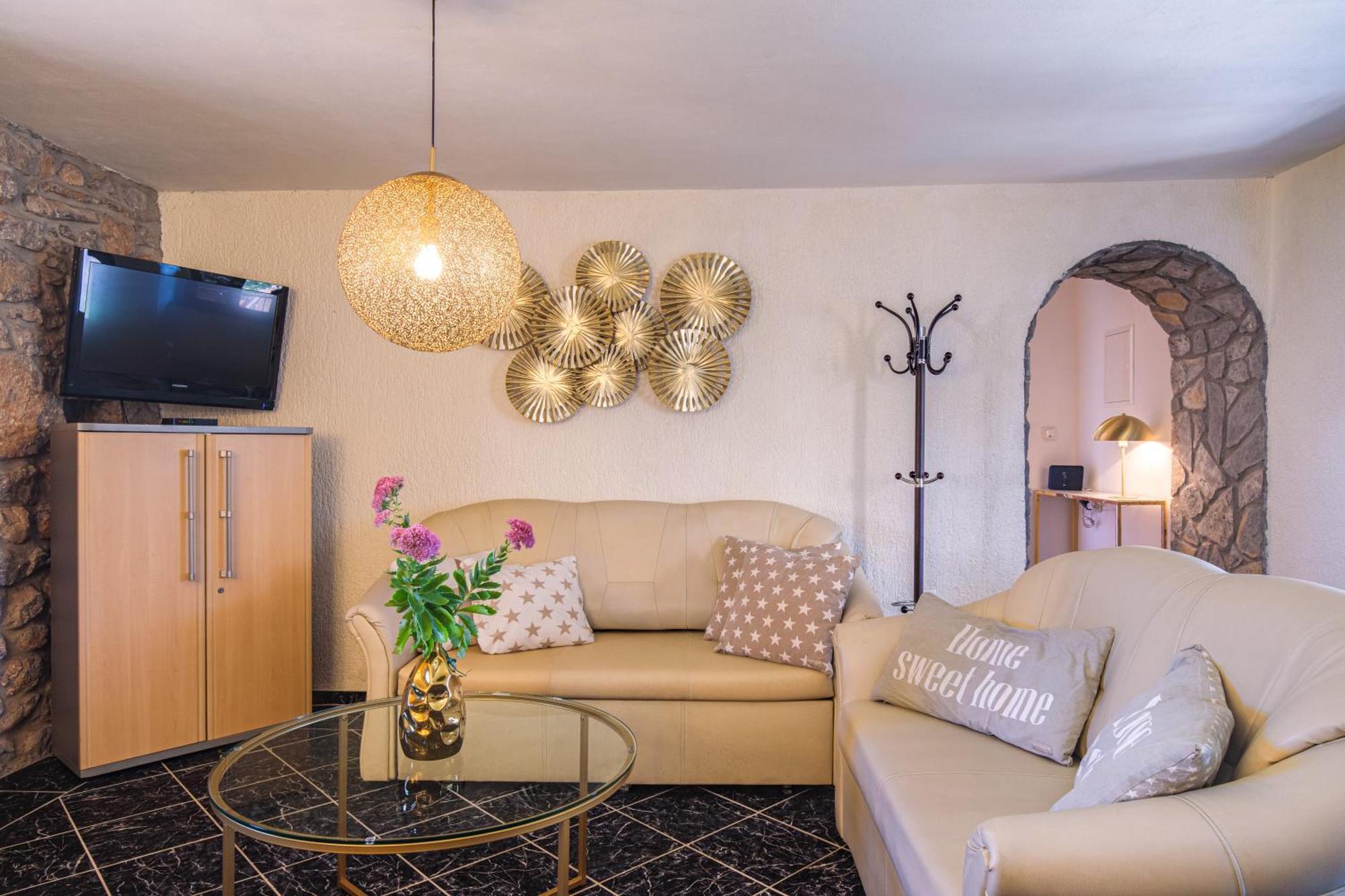 Apartments Lina Vrh  Екстер'єр фото