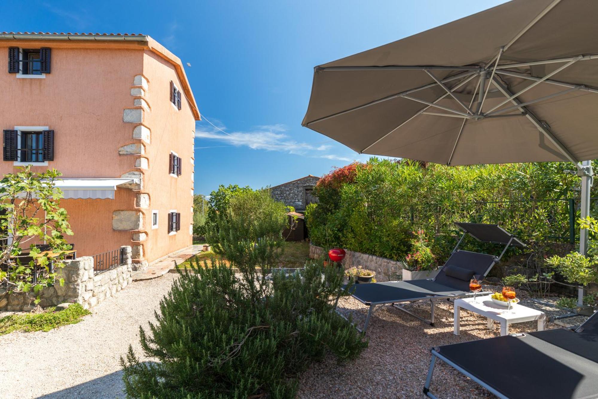 Apartments Lina Vrh  Екстер'єр фото