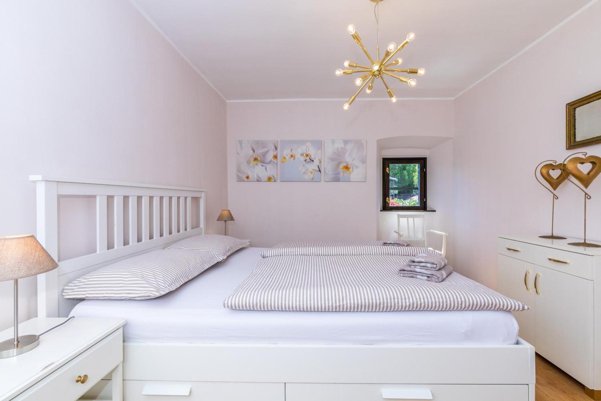 Apartments Lina Vrh  Екстер'єр фото